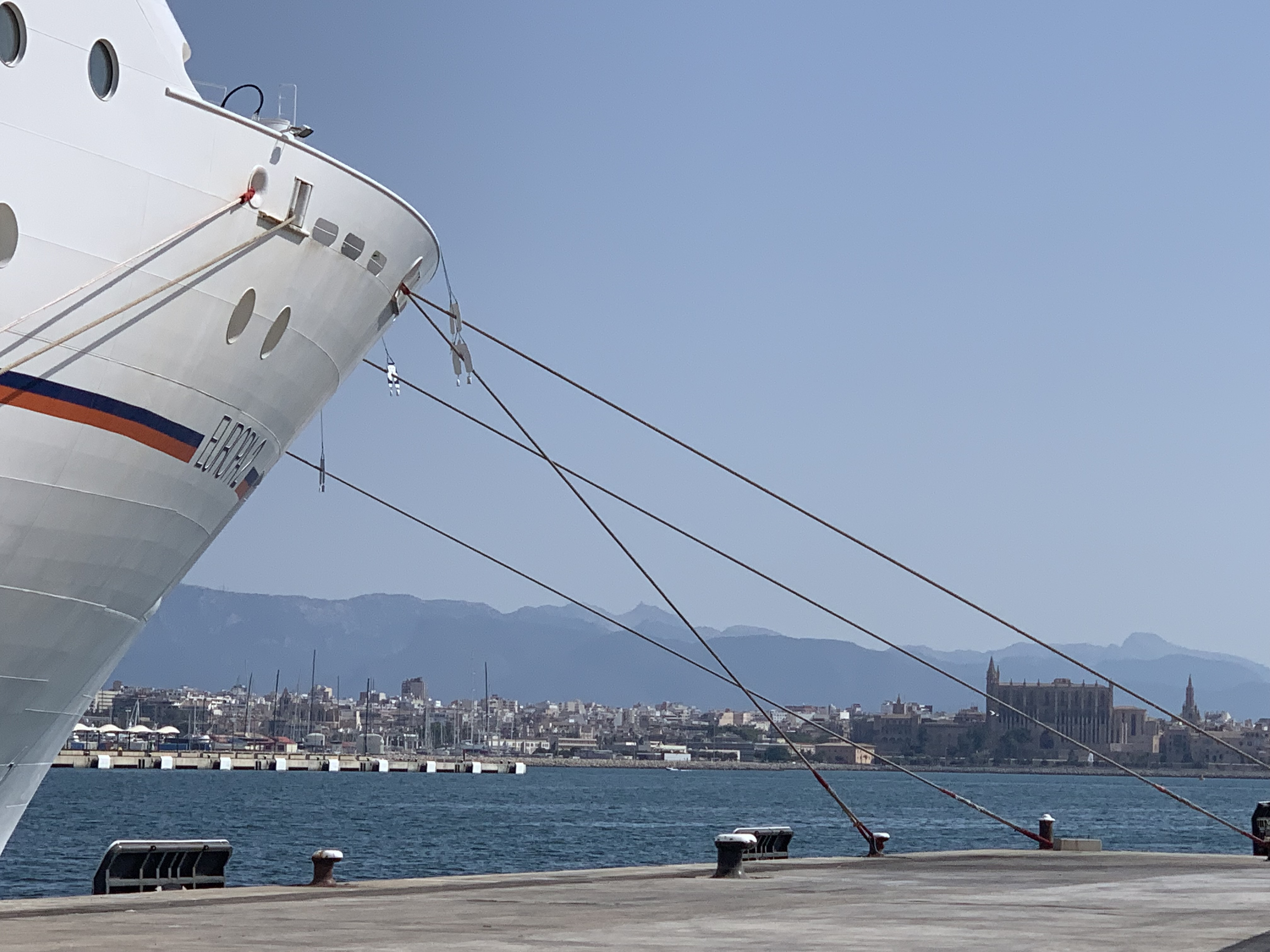 MS EUROPA 2 im Hafen von Palma de Mallorca